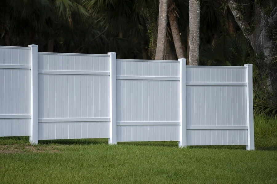 What To Expect During Vinyl Fence Installation Process in Arcadia FL
